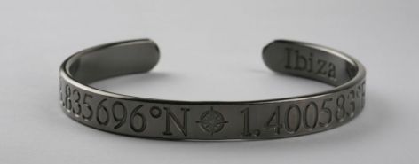 Armspange Ibiza mit den Koordinaten 38.835696°N * 1.400583°E